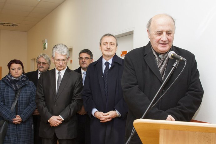 Dětské oddělení, které se bude komplexně zabývat následnou intenzivní péčí, dnes slavnostně otevřeli ve Vojenské nemocnici v Olomouci. Specializované pracoviště je jediné svého druhu v České republice.
