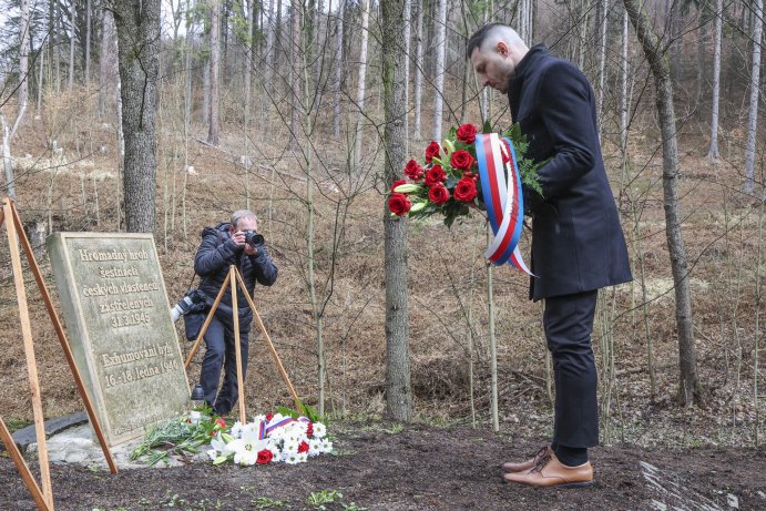 Zástupci kraje si připomněli 80. výročí bratrušovské tragédie