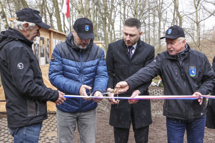Zástupci kraje si připomněli 80. výročí bratrušovské tragédie