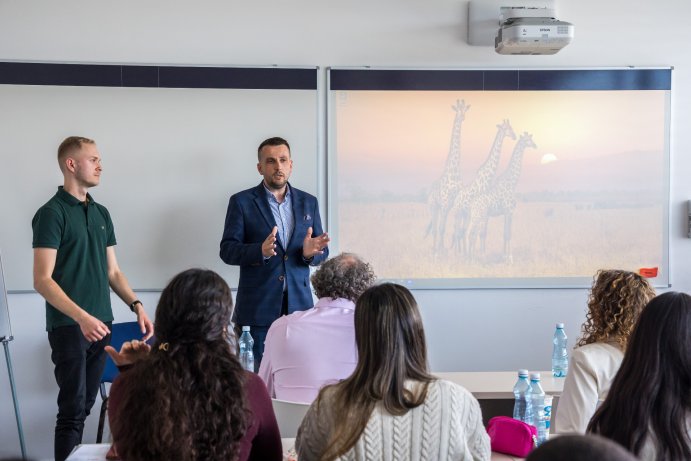 Studenti z Česka a Izraele se v Olomouci učí digitalizaci zdravotnictví. Navštívil je náměstek Lichnovský
