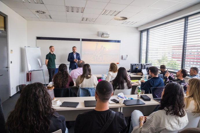 Studenti z Česka a Izraele se v Olomouci učí digitalizaci zdravotnictví. Navštívil je náměstek Lichnovský