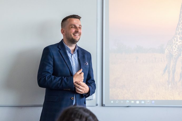 Studenti z Česka a Izraele se v Olomouci učí digitalizaci zdravotnictví. Navštívil je náměstek Lichnovský