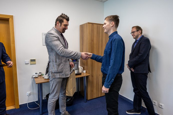 Kraj ocenil nejlepší mladé talenty v IT a kybernetice