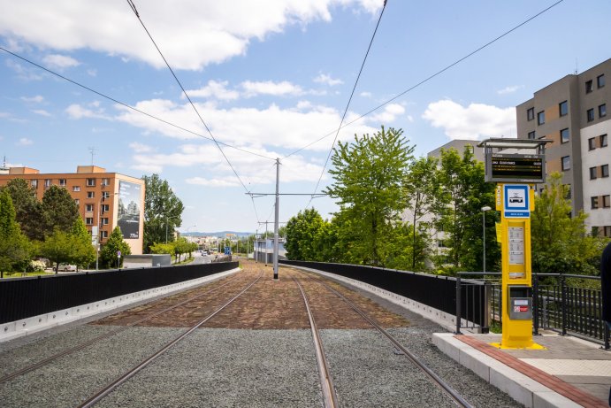 Nová Ulice v novém kabátě. Tramvajová trať je po rekonstrukci
