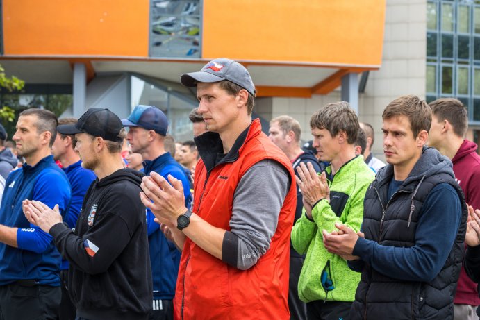 Hasiči změřili síly v extrémní soutěži před budovou úřadu