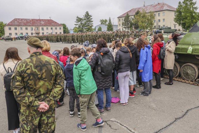Tankový prapor v Přáslavicích oslavil 30 let