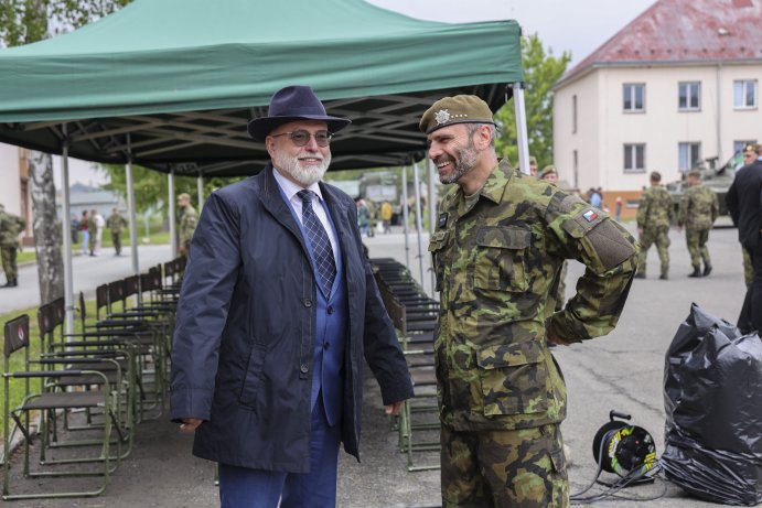 Tankový prapor v Přáslavicích oslavil 30 let