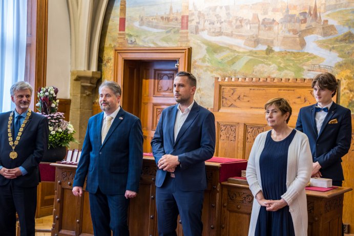 Pomáhají nezištně. Kraj ocenil dárce krve