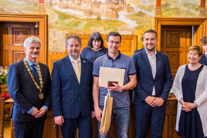 Pomáhají nezištně. Kraj ocenil dárce krve