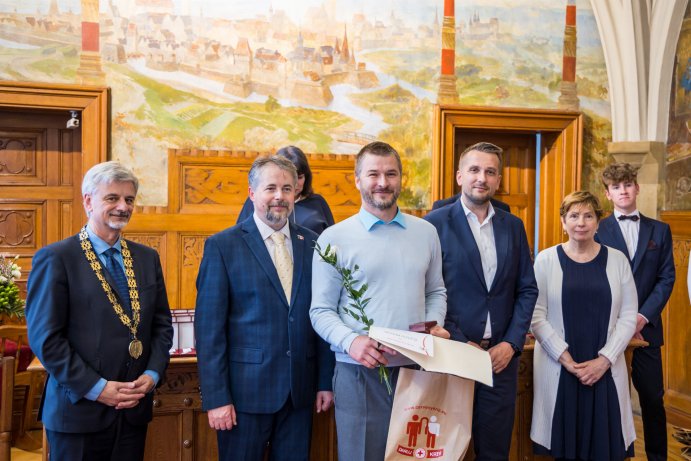 Pomáhají nezištně. Kraj ocenil dárce krve