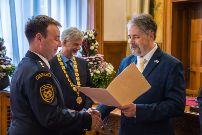 Pomáhají nezištně. Kraj ocenil dárce krve