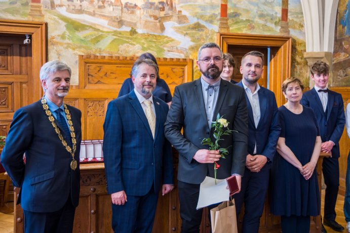 Pomáhají nezištně. Kraj ocenil dárce krve