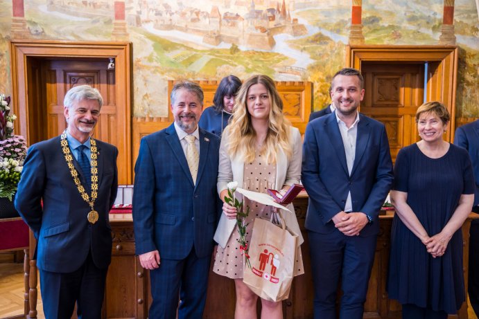 Pomáhají nezištně. Kraj ocenil dárce krve