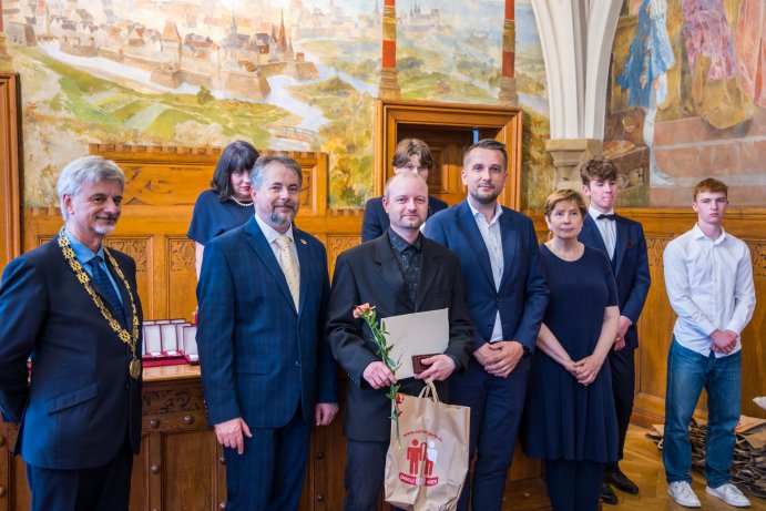 Pomáhají nezištně. Kraj ocenil dárce krve