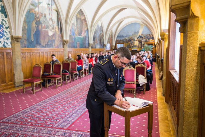 Pomáhají nezištně. Kraj ocenil dárce krve