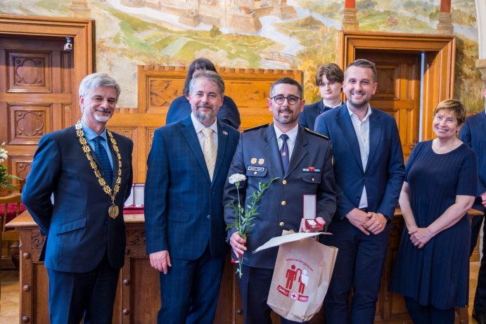 Pomáhají nezištně. Kraj ocenil dárce krve