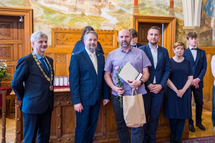 Pomáhají nezištně. Kraj ocenil dárce krve