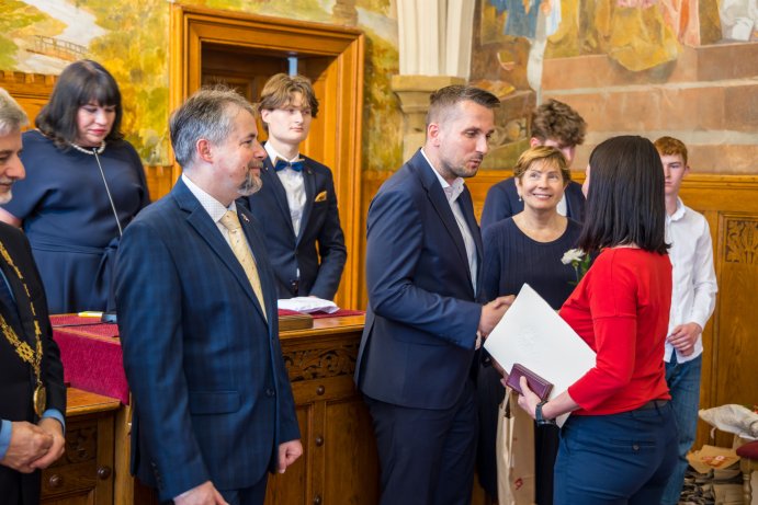 Pomáhají nezištně. Kraj ocenil dárce krve