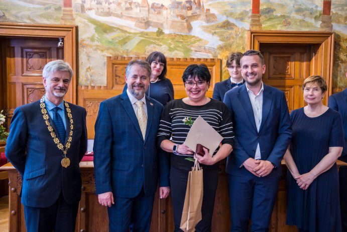 Pomáhají nezištně. Kraj ocenil dárce krve