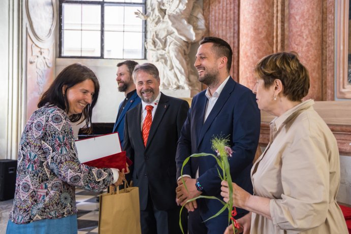 Zlatý kříž za 120 odběrů krve. Kraj ocenil dárce
