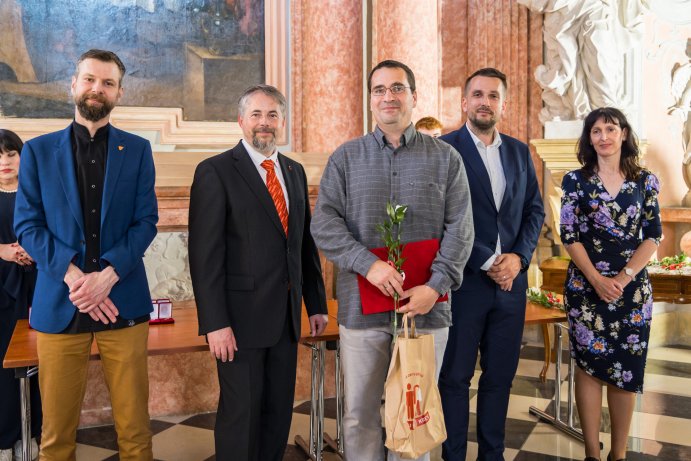 Zlatý kříž za 120 odběrů krve. Kraj ocenil dárce