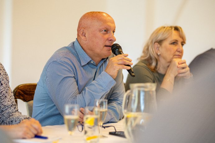 Zástupci mikroregionů jednali ve Velké Bystřici o digitalizaci, energetice i financích