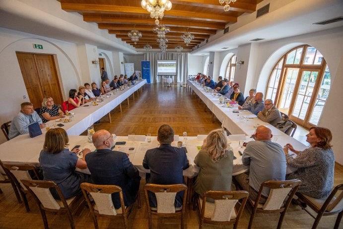 Zástupci mikroregionů jednali ve Velké Bystřici o digitalizaci, energetice i financích