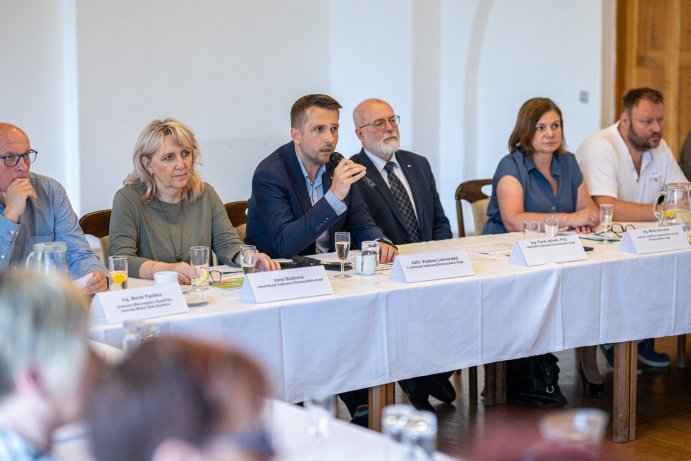 Zástupci mikroregionů jednali ve Velké Bystřici o digitalizaci, energetice i financích
