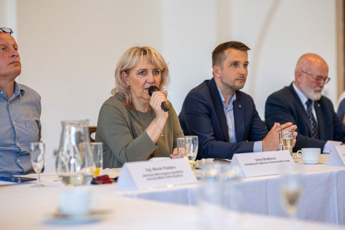 Zástupci mikroregionů jednali ve Velké Bystřici o digitalizaci, energetice i financích