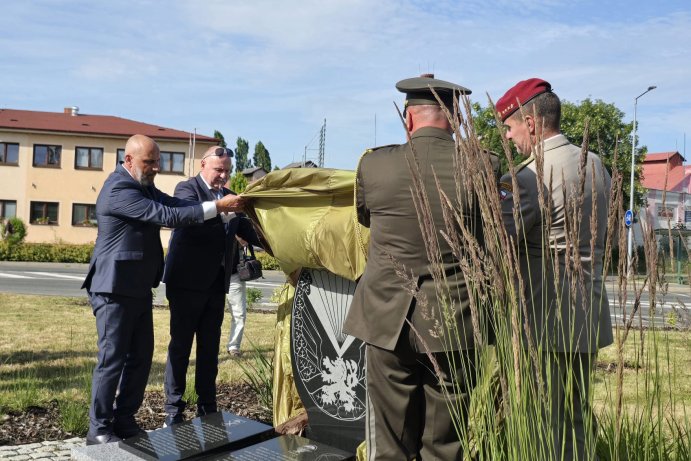 Výsadkoví veteráni z Česka a Slovenska si v Prostějově připomněli svou tradici