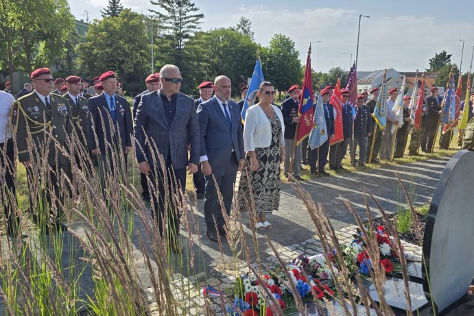 Výsadkoví veteráni z Česka a Slovenska si v Prostějově připomněli svou tradici