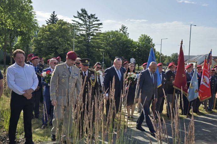 Výsadkoví veteráni z Česka a Slovenska si v Prostějově připomněli svou tradici