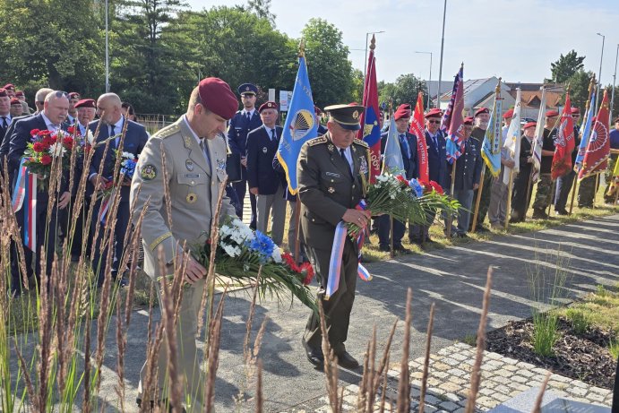 Výsadkoví veteráni z Česka a Slovenska si v Prostějově připomněli svou tradici