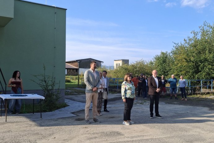 Rekonstrukce tělocvičny a moderní jezdecký simulátor. Škola v Horních Heřmanicích se dočkala změn