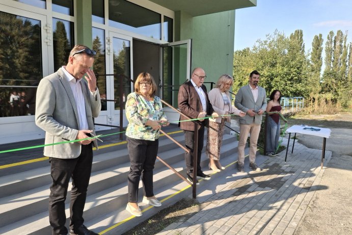 Rekonstrukce tělocvičny a moderní jezdecký simulátor. Škola v Horních Heřmanicích se dočkala změn