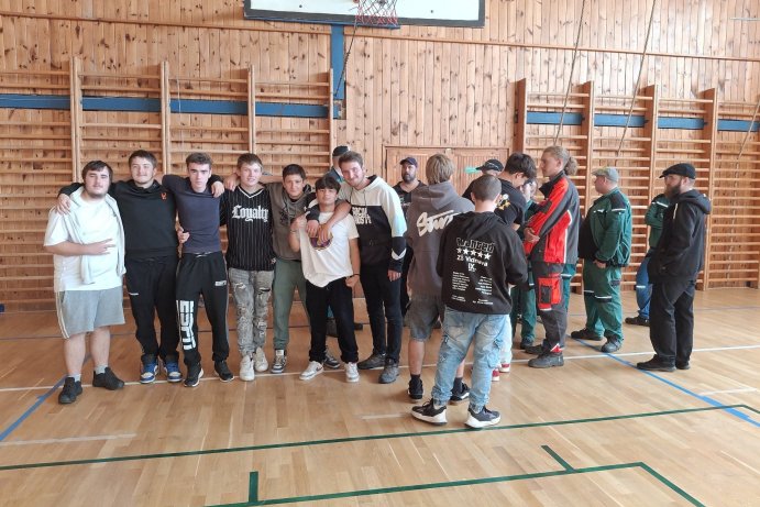 Rekonstrukce tělocvičny a moderní jezdecký simulátor. Škola v Horních Heřmanicích se dočkala změn