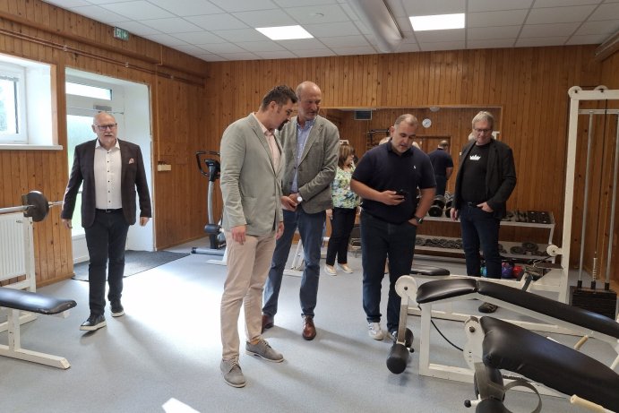 Rekonstrukce tělocvičny a moderní jezdecký simulátor. Škola v Horních Heřmanicích se dočkala změn