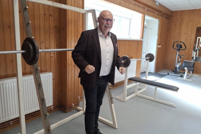 Rekonstrukce tělocvičny a moderní jezdecký simulátor. Škola v Horních Heřmanicích se dočkala změn