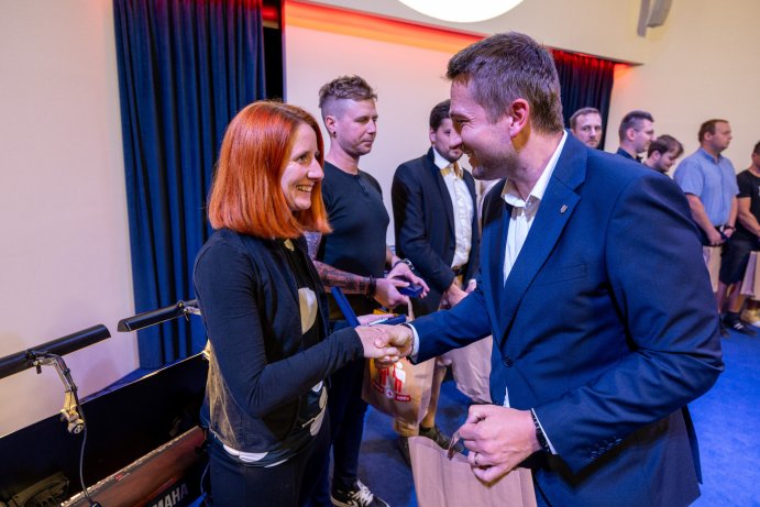 Dárci krve obdrželi stříbrné medaile profesora Jánského