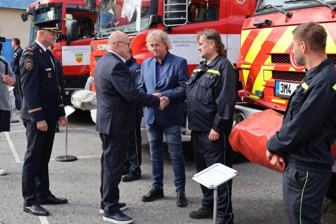 Hasiči v Olomouci získali nové garáže