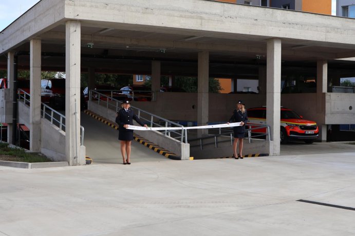 Hasiči v Olomouci získali nové garáže