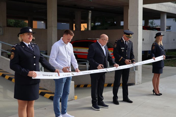 Hasiči v Olomouci získali nové garáže