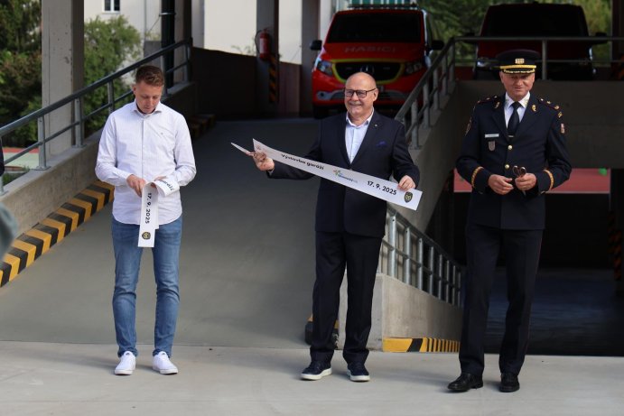 Hasiči v Olomouci získali nové garáže