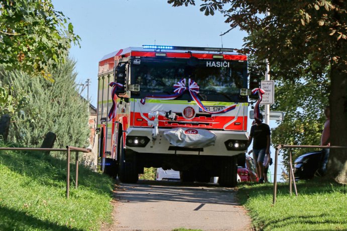 Dobrovolní hasiči v Třebčíně získali novou cisternu