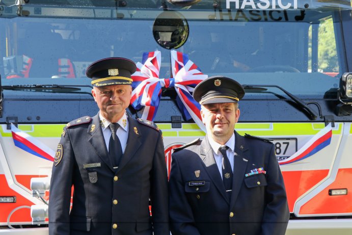 Dobrovolní hasiči v Třebčíně získali novou cisternu