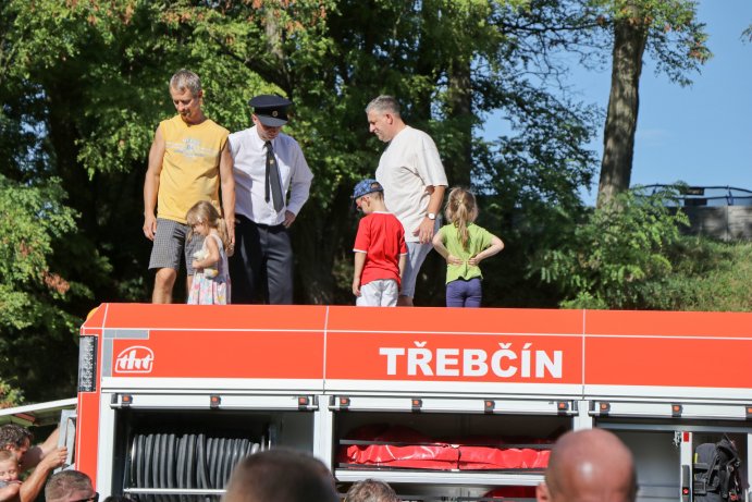 Dobrovolní hasiči v Třebčíně získali novou cisternu