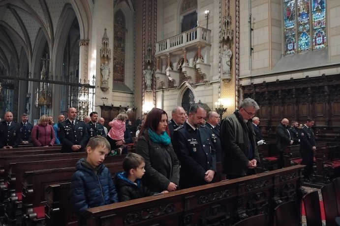  Arcibiskup odsloužil mši za policisty
