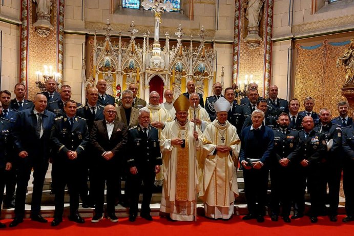  Arcibiskup odsloužil mši za policisty
