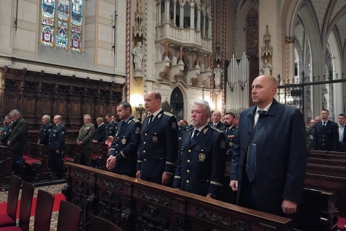  Arcibiskup odsloužil mši za policisty
