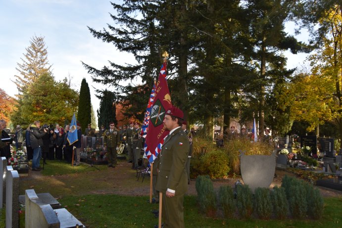  Ostatky válečného hrdiny Bohumíra Martínka uložili s poctami v Prostějově
